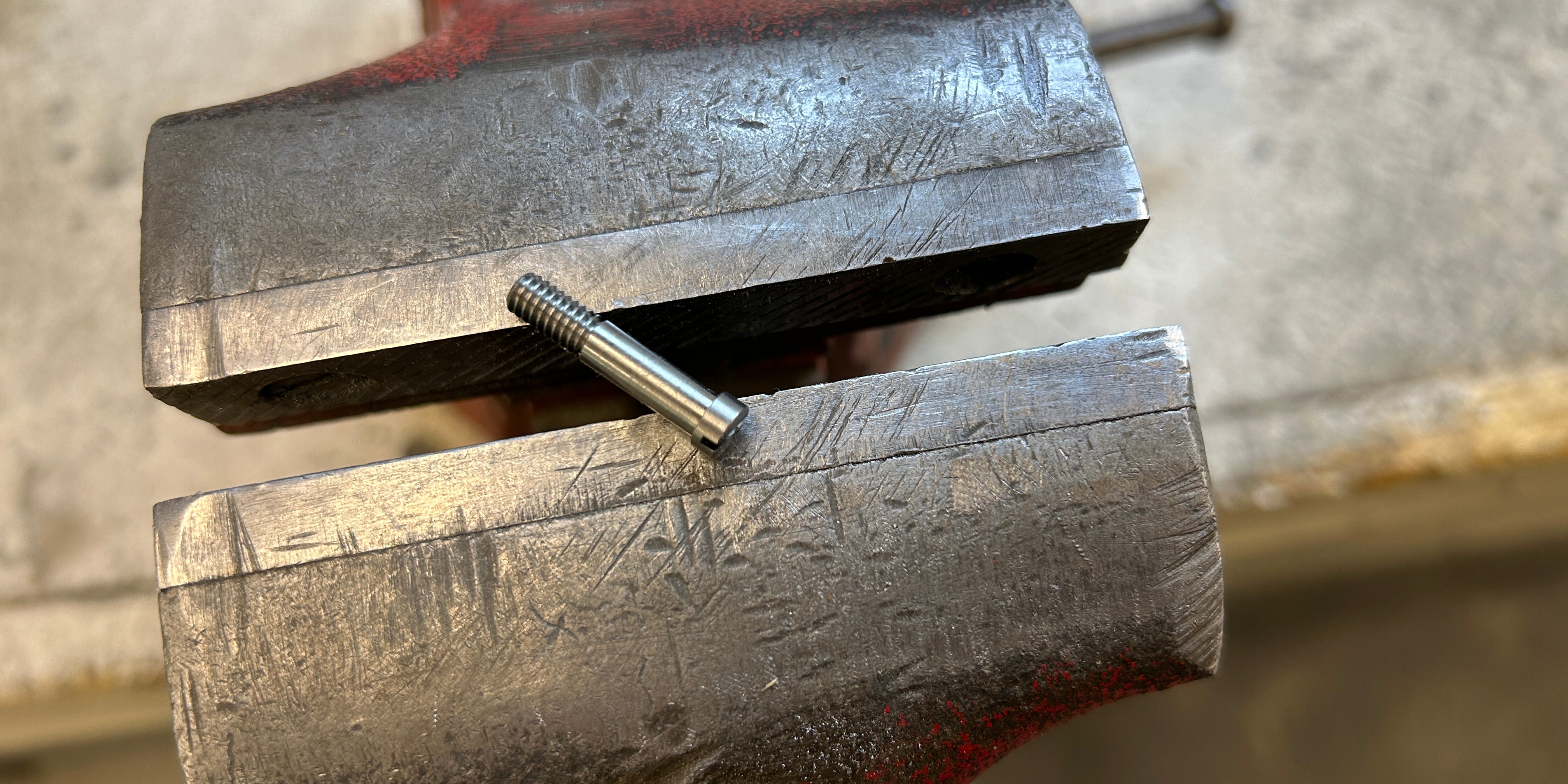Round-Faced English Lock Screws