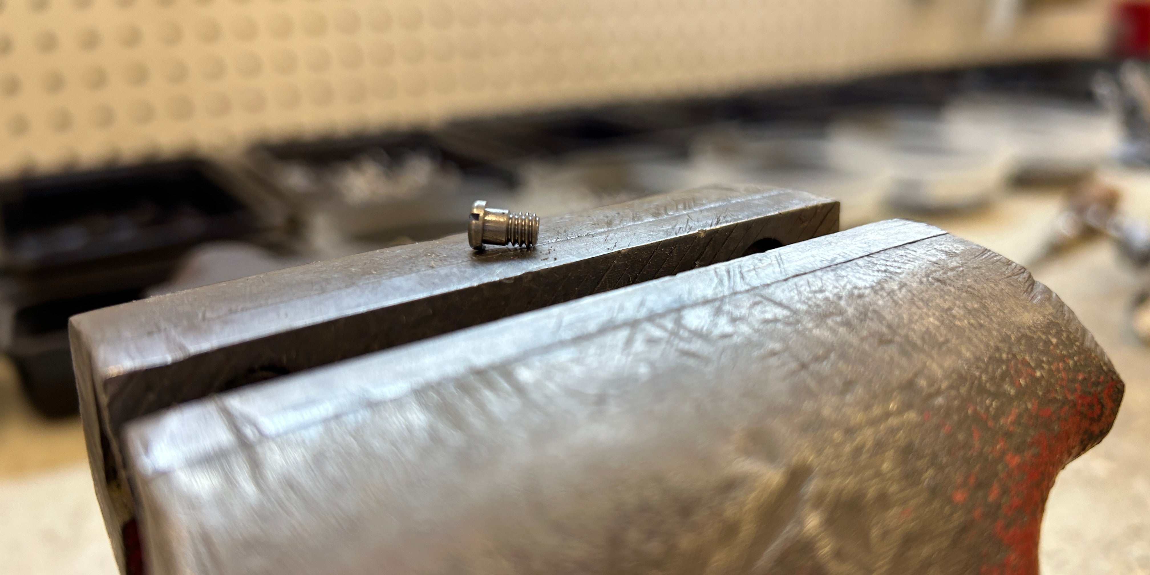 Round-Faced English Lock Screws