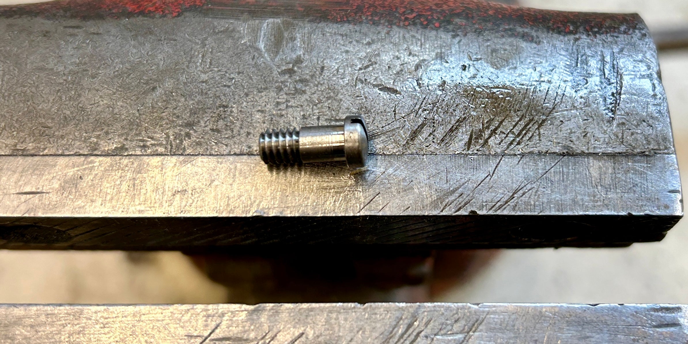 Round-Faced English Lock Screws